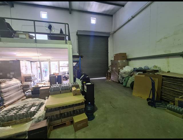270.80M² WAREHOUSE TO LET IN MARCONI BEAM INDUSTRIA